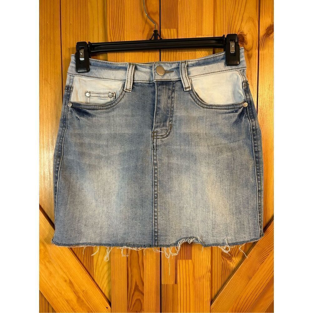 Dollhouse Women’s Junior Denim Cut-Off  Mini Jean Skirt Size 24/0 (0335)